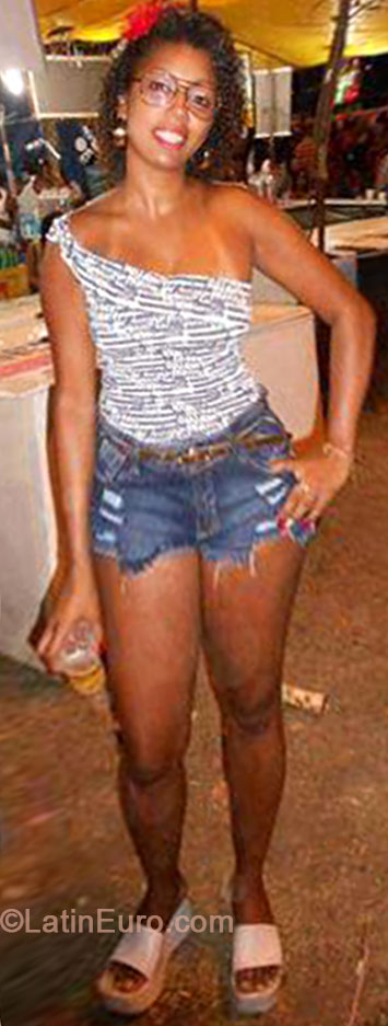 Date this attractive Brazil girl Edna from Rio De Janeiro BR9062
