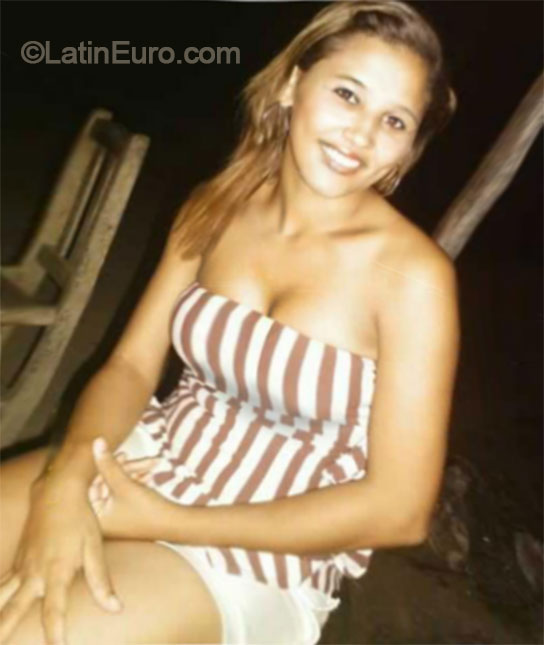 Date this sensual Brazil girl Luiza from Fortaleza BR9067