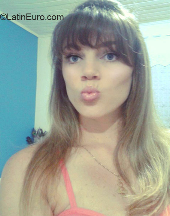 Date this tall Brazil girl Daniela from Osorio BR9072