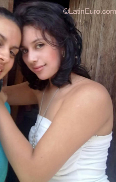 Date this sultry Honduras girl Crolina from Villanueva HN1221
