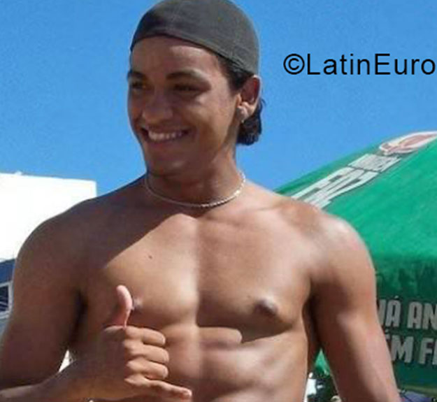 Date this stunning Brazil man Gelson from Rio De Janeiro BR9113