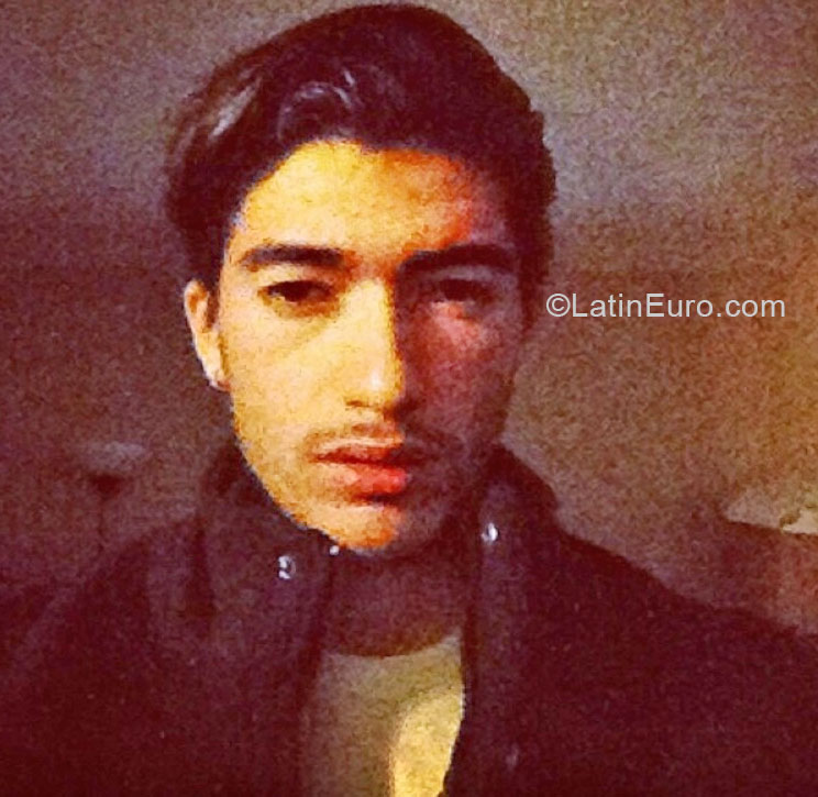 Date this beautiful United States man Russell from Los Angeles US15653