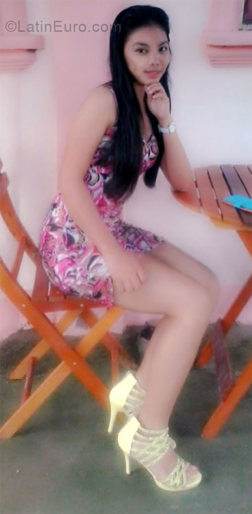 Date this tall Philippines girl Adelin from Manila PH736