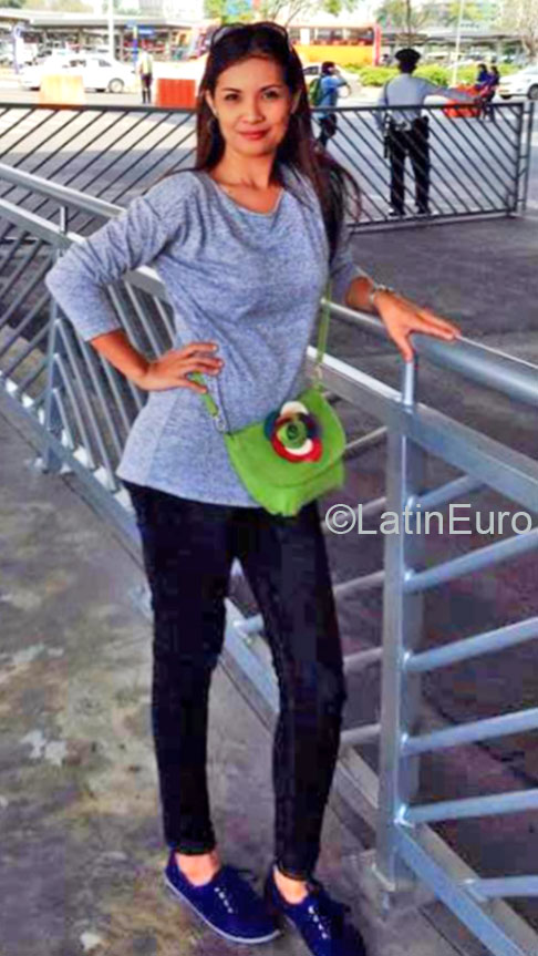Date this athletic Philippines girl Edgiely from Manila PH737
