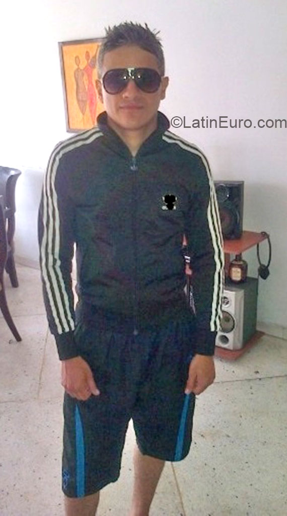 Date this georgeous Colombia man Miller from Cali CO16638