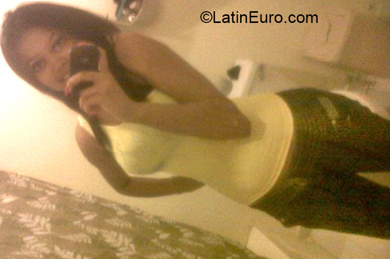 Date this attractive Dominican Republic girl Maria Luisa from Santo Domingo DO21105