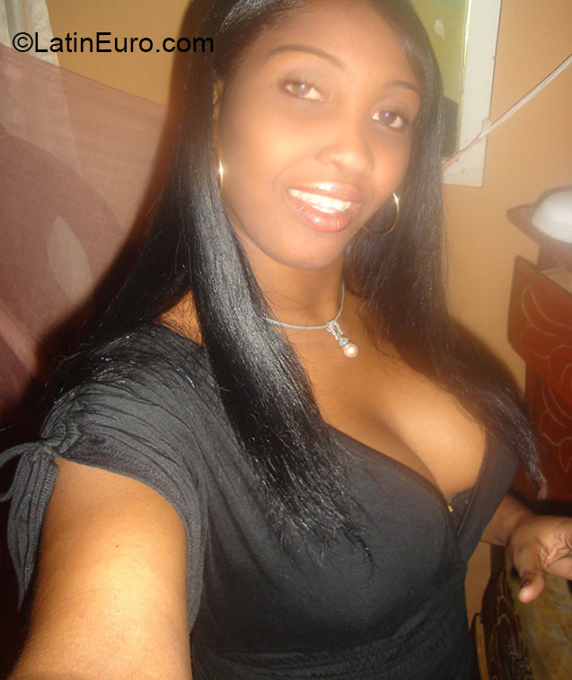 Date this georgeous Dominican Republic girl Yohana from Santiago DO20848