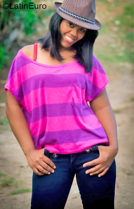 Date this lovely Dominican Republic girl Genesis from Santo Domingo DO20906