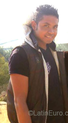 Date this sultry Colombia man Darwin from Bogota CO16725