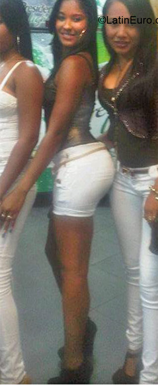 Date this charming Dominican Republic girl Daniela from Santo Domingo DO25466