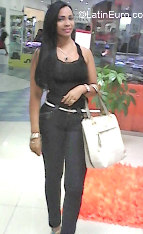 Date this sensual Dominican Republic girl Estefania from Santo Domingo DO20968