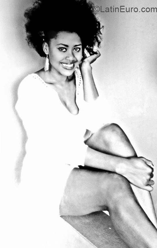 Date this happy Dominican Republic girl Jessica from Santo Domingo DO21009