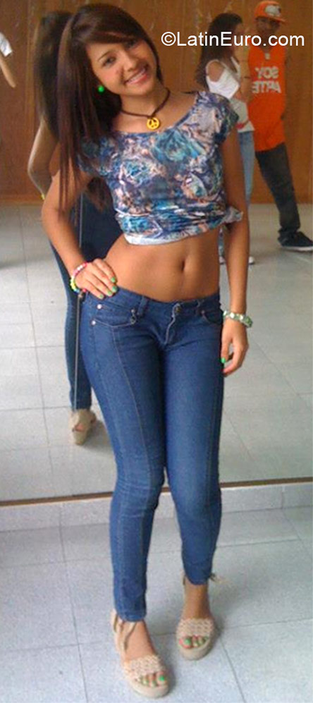 Date this tall Spain girl Daniela from Madrid ES303