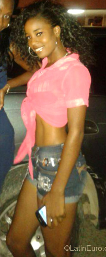 Date this hard body Jamaica girl Yanique from Kingston JM1922