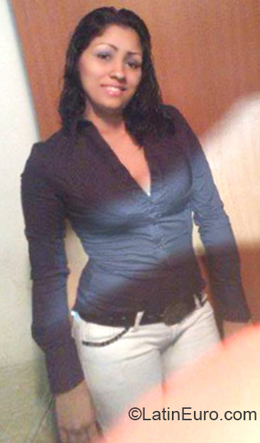 Date this attractive Venezuela girl Stephany from Maracay VE386
