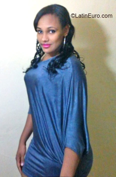 Date this voluptuous Dominican Republic girl Yuderkys from Santiago DO21122