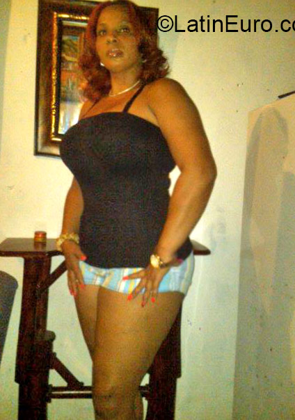 Date this voluptuous Dominican Republic girl Aridia from Santo Domingo DO21136