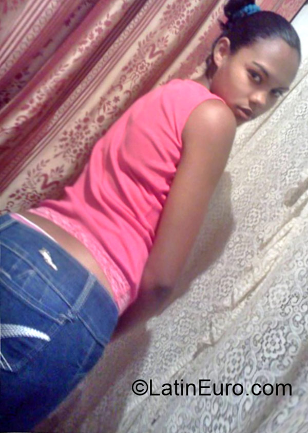 Date this stunning Dominican Republic girl Naslie from San francisco de macoris DO21211