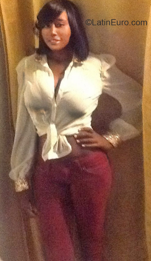 Date this nice looking Dominican Republic girl Francisca from Santo Domingo DO21220