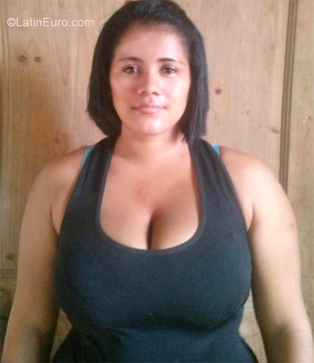 Date this attractive Panama girl Anyulie from Panama City PA546