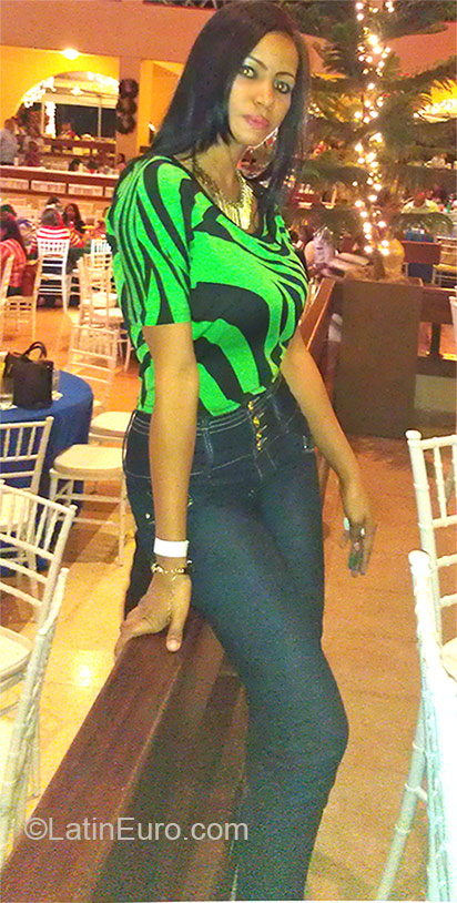 Date this pretty Dominican Republic girl Ingrid from Santo Domingo DO21282