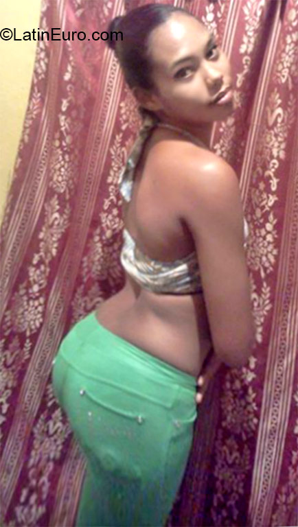 Date this happy Dominican Republic girl Nasly from San francisco de macoris DO21293