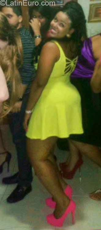 Date this sensual Dominican Republic girl Lola from Santo Domingo DO21297