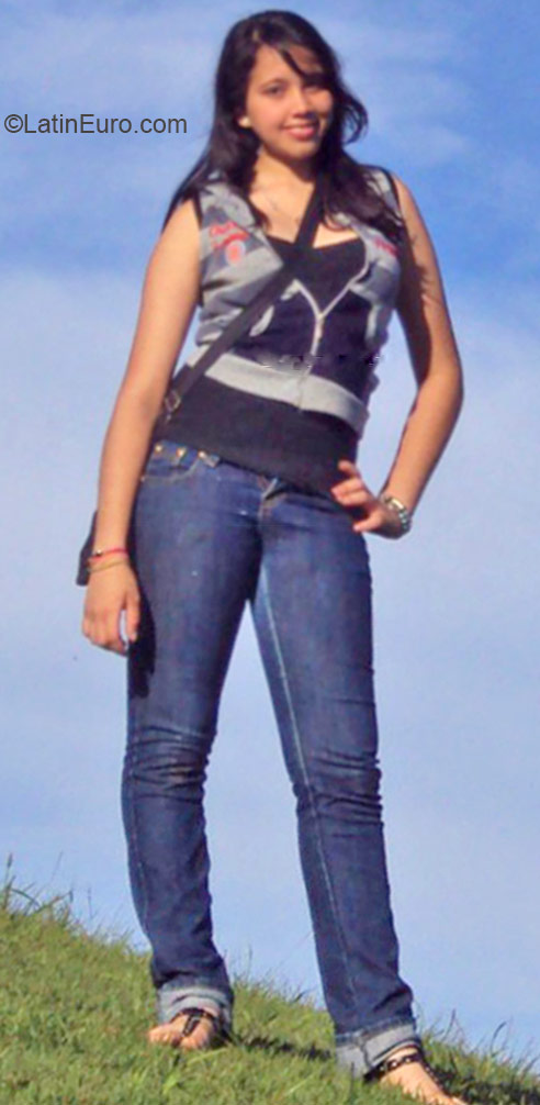 Date this charming Venezuela girl Ashly from Maracay VE401