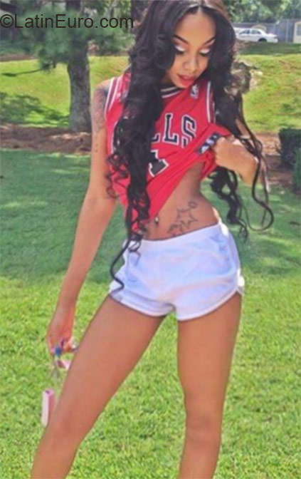 Date this nice looking Jamaica girl Angle from Kingston JM1954