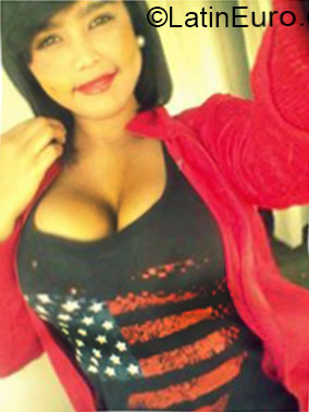Date this gorgeous Venezuela girl Emily from Caracas VE405