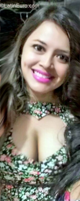 Date this lovely Brazil girl Maira from Brasilia BR9231
