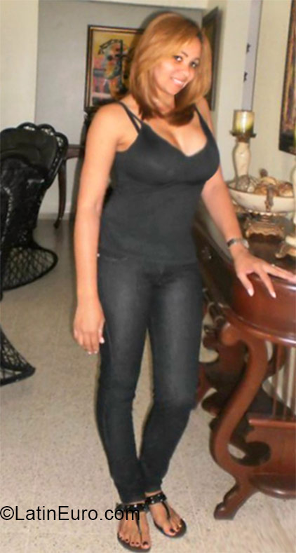 Date this charming Dominican Republic girl Marisela from Santo Domingo DO21442
