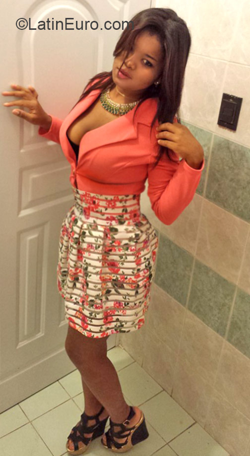 Date this sultry Dominican Republic girl Claudia from Higuey DO21458