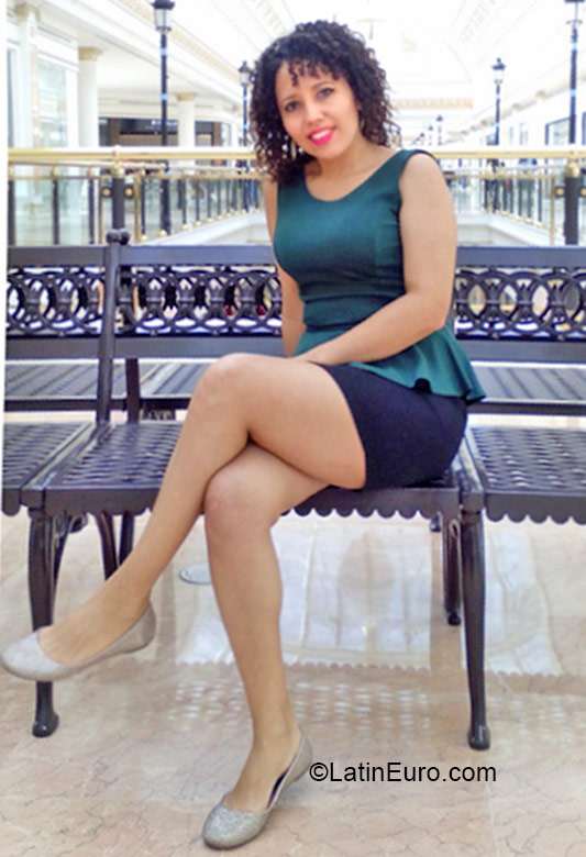 Date this gorgeous Spain girl Abigai from Madrid HN1460