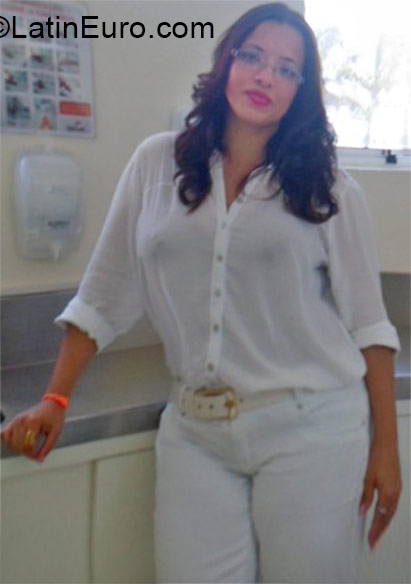 Date this athletic Brazil girl Maria from Blumenau BR9253
