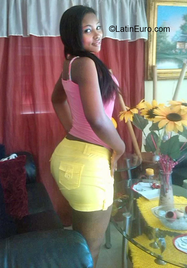 Date this happy Dominican Republic girl Maria teresa from Santo Domingo DO21549