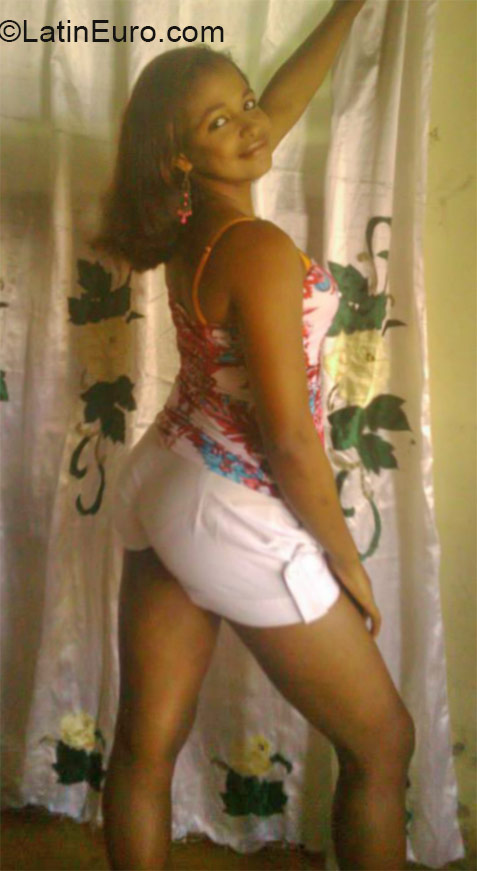 Date this tall Dominican Republic girl Nikaury from San francisco de macoris DO21598