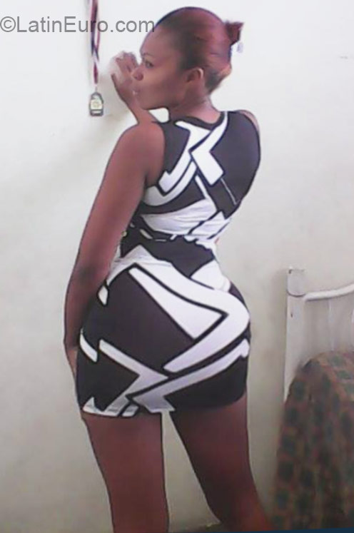 Date this pretty Dominican Republic girl Orquidia from Santo Domingo DO21616
