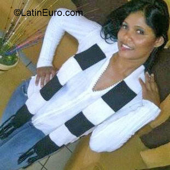 Date this tall Dominican Republic girl Elicia from La Vega DO21663