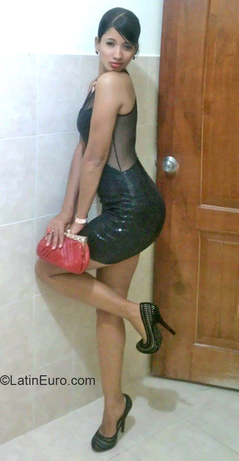 Date this beautiful Dominican Republic girl Lorena from Santo Domingo DO21694