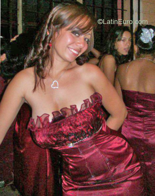 Date this nice looking Honduras girl Delmis from Tegucigalpa HN1486