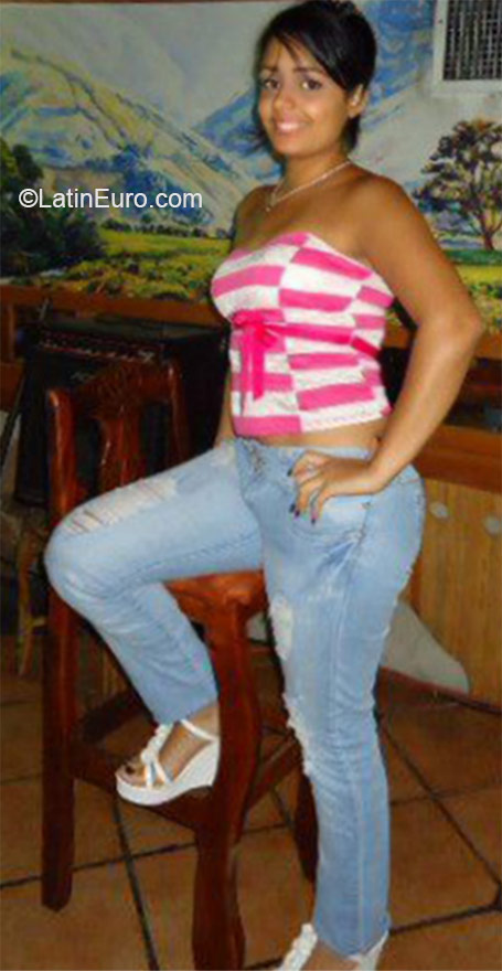 Date this lovely Venezuela girl Yusmily from Guatire VE438