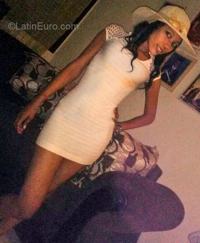 Date this young Dominican Republic girl Nisde from Santo Domingo DO21719