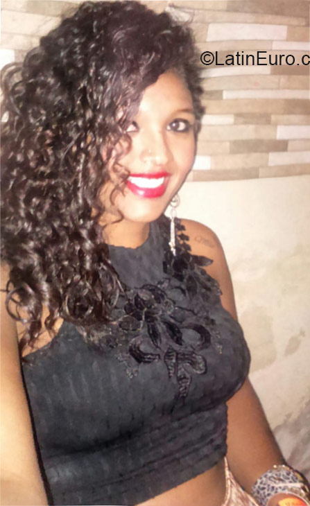 Date this delightful Brazil girl Quesa from Brasilia BR9279