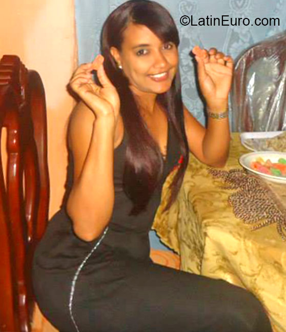 Date this gorgeous Dominican Republic girl Alba from Haina DO21736