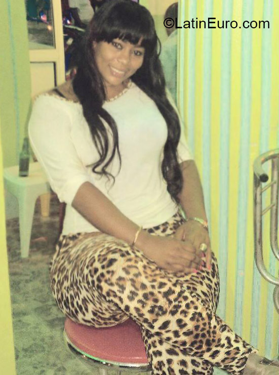 Date this cute Dominican Republic girl Yokasti from Santo Domingo DO21751