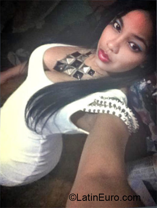 Date this nice looking Dominican Republic girl Edilizia from san francisco de macoris DO21826