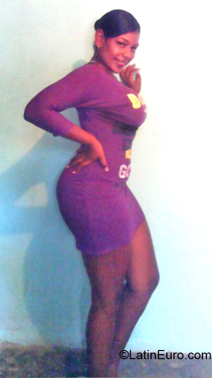 Date this georgeous Dominican Republic girl Karina from Santo Domingo DO21890