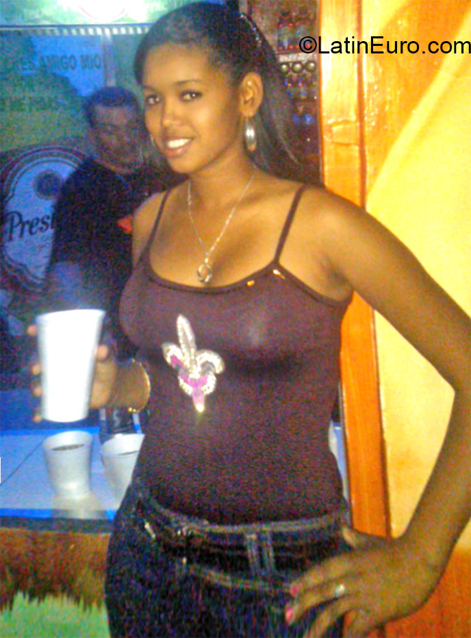 Date this good-looking Dominican Republic girl Diany from Santo Domingo DO21936