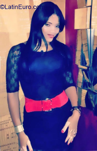 Date this voluptuous Dominican Republic girl Nicole from Santiago DO21975